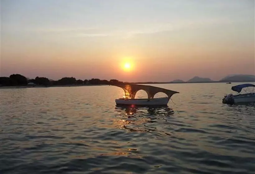 هتل Norman Carr Cottage