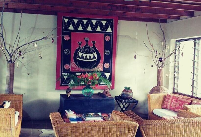 هتل Norman Carr Cottage