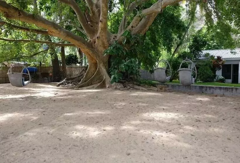 هتل Norman Carr Cottage