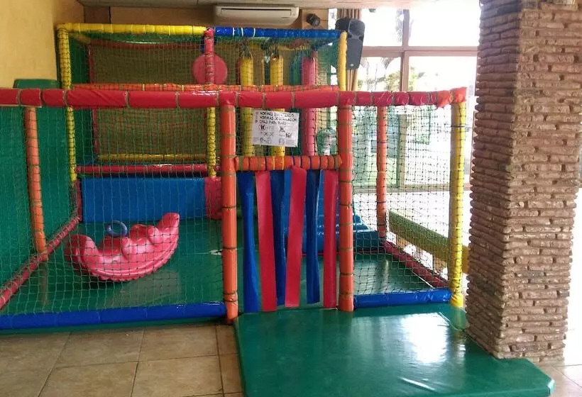 Hotelli Serra De Prades Resort   Campsite