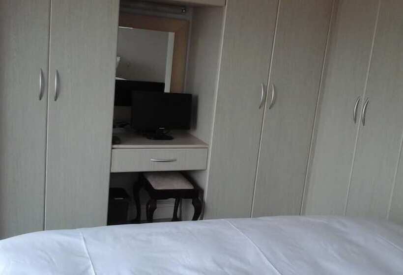 פנסיון The Whales Beach House