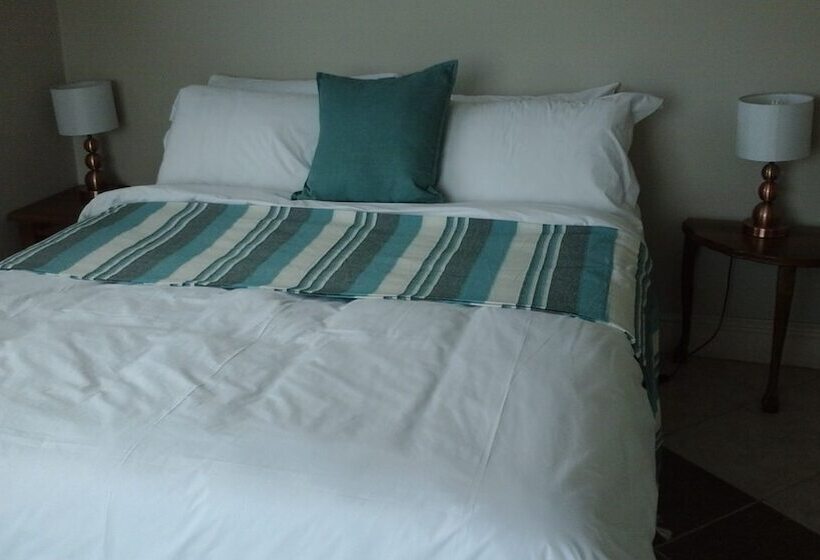 פנסיון The Whales Beach House