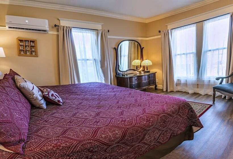 Redtail Suites~orliena Suite ~tesla Station