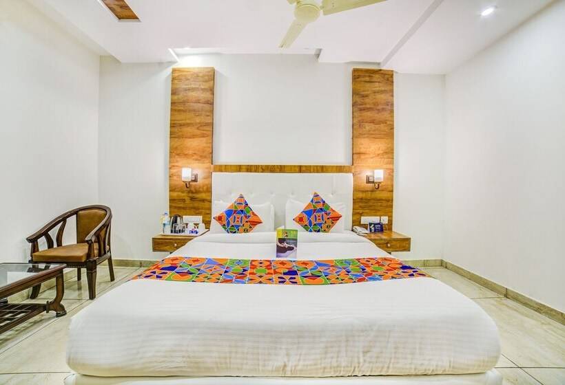 Fabhotel Three Palms