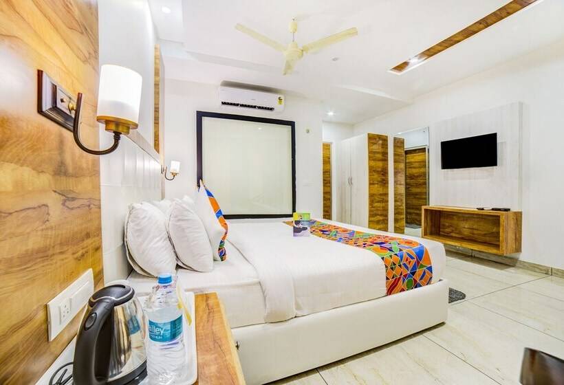 Fabhotel Three Palms