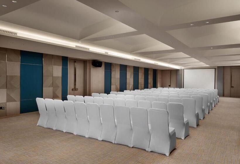 Отель Holiday Inn Guiyang City Center, An Ihg