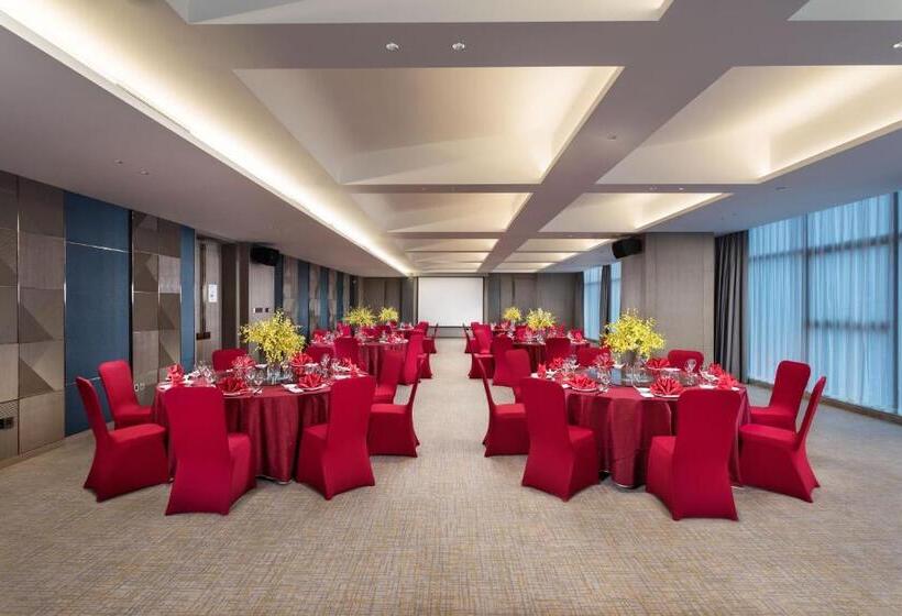 Отель Holiday Inn Guiyang City Center, An Ihg