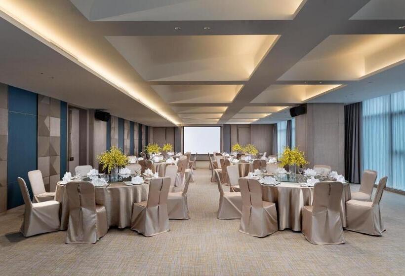 Отель Holiday Inn Guiyang City Center, An Ihg