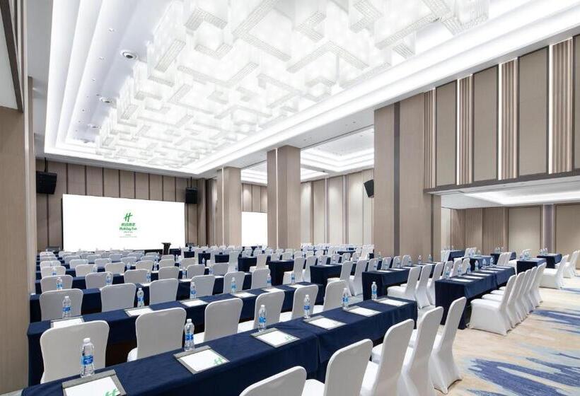 Отель Holiday Inn Guiyang City Center, An Ihg