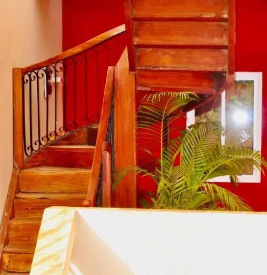 پانسیون Chez Titi