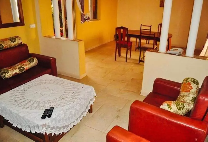 پانسیون Chez Titi