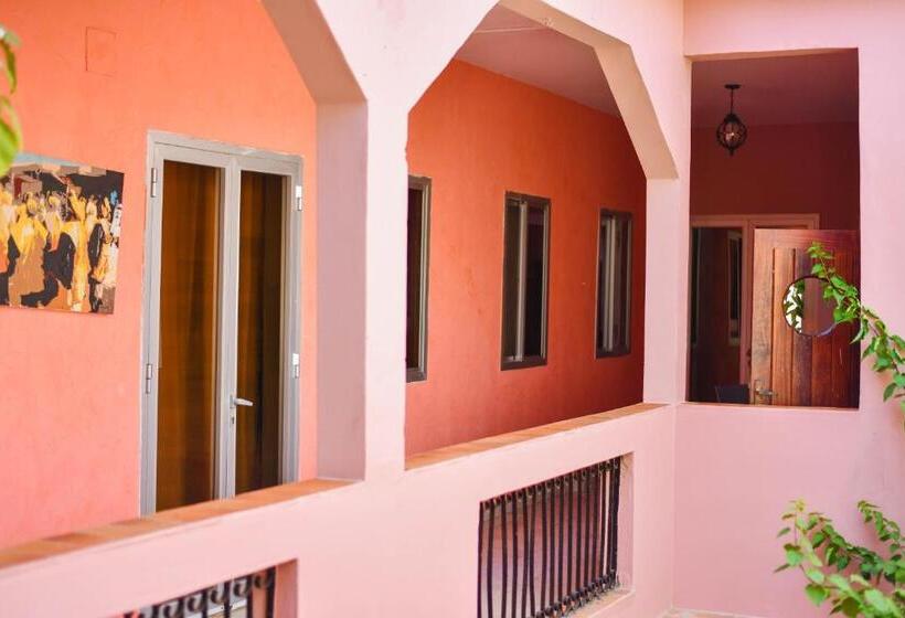 پانسیون Chez Titi