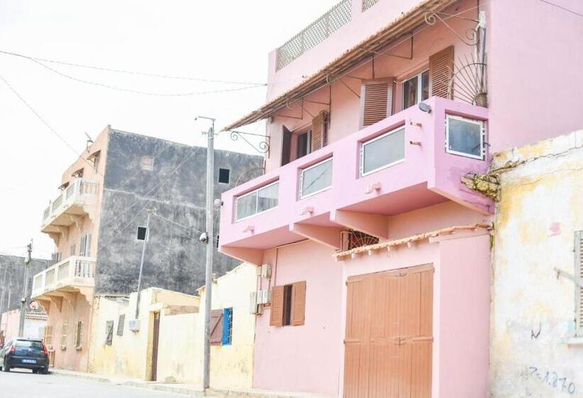 پانسیون Chez Titi