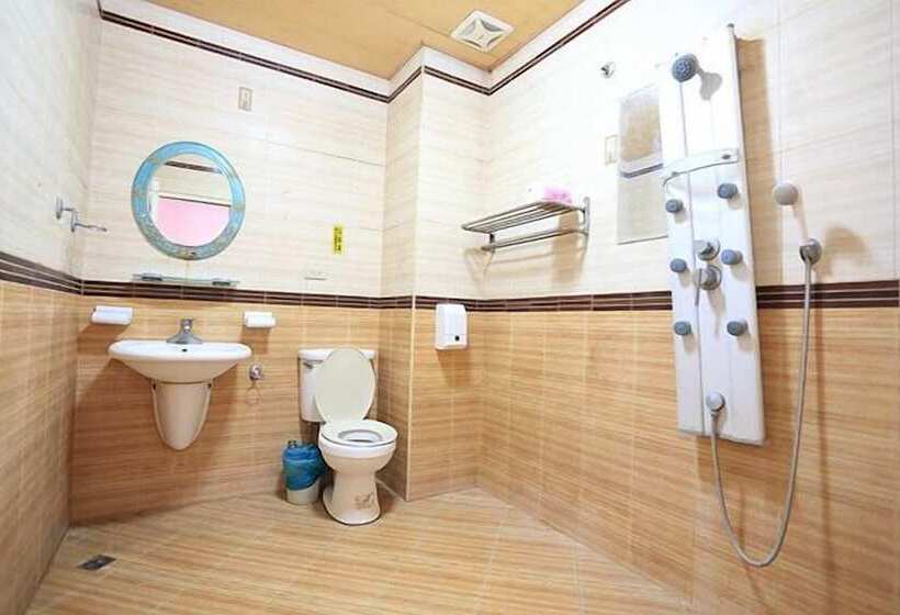 تختخواب و صبحانه Wild Thyme Eco Guest House