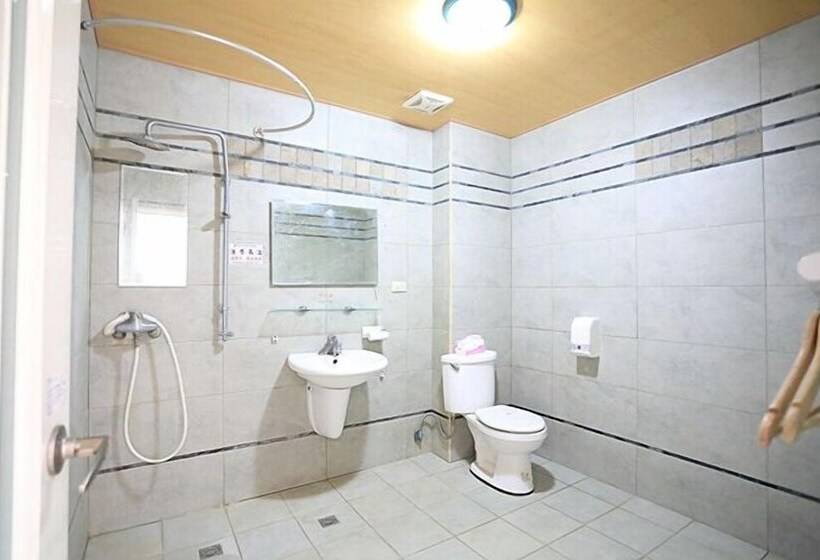 تختخواب و صبحانه Wild Thyme Eco Guest House