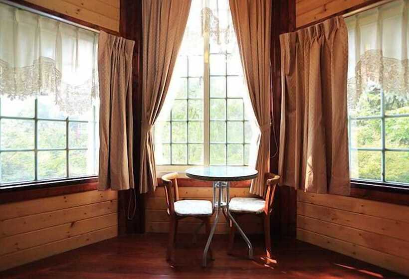 تختخواب و صبحانه Wild Thyme Eco Guest House