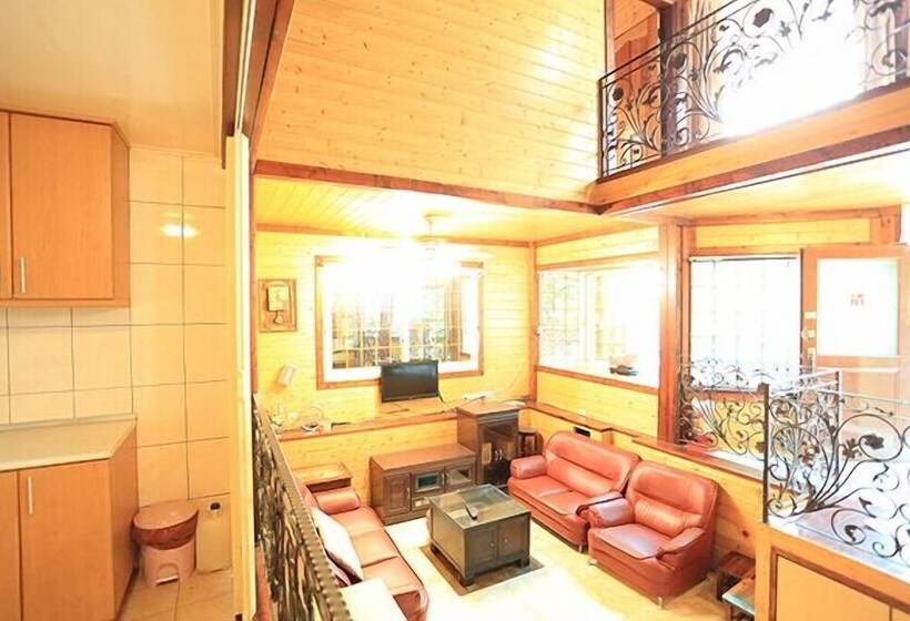 تختخواب و صبحانه Wild Thyme Eco Guest House