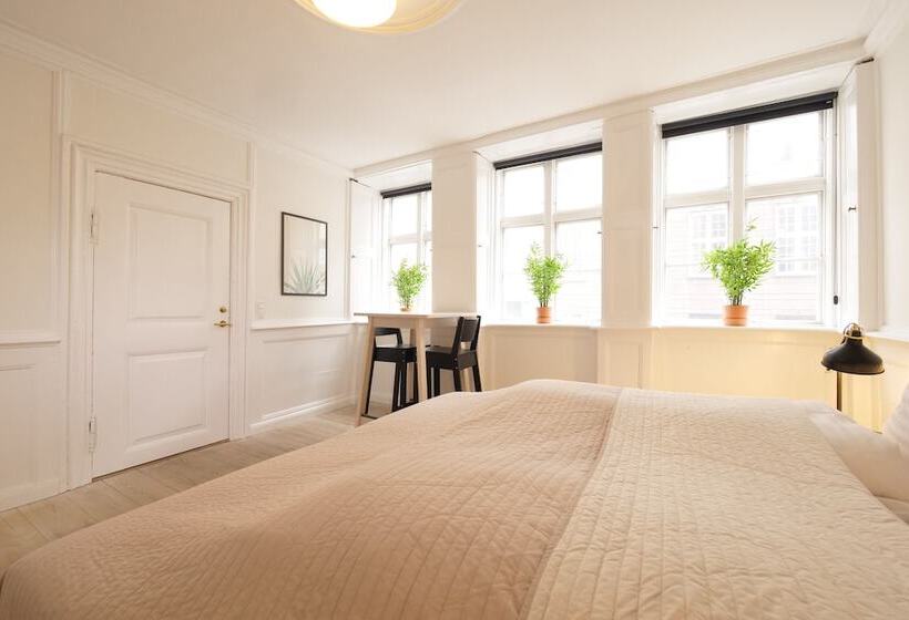 Central Canal Apartments 1