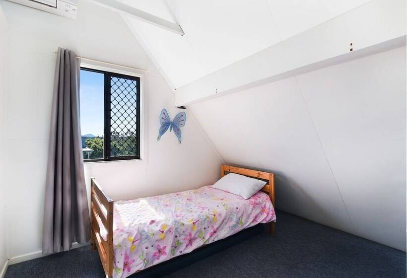 Chalet By The Sea, 10 Pelican Street, Peregian Beach