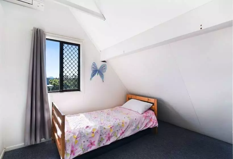 Chalet By The Sea, 10 Pelican Street, Peregian Beach