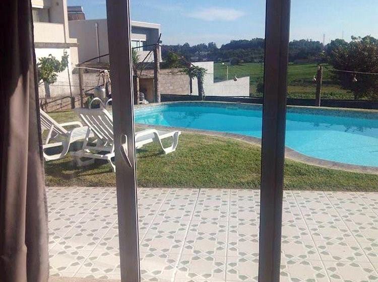 Charming House In Requiao With Shared Pool
