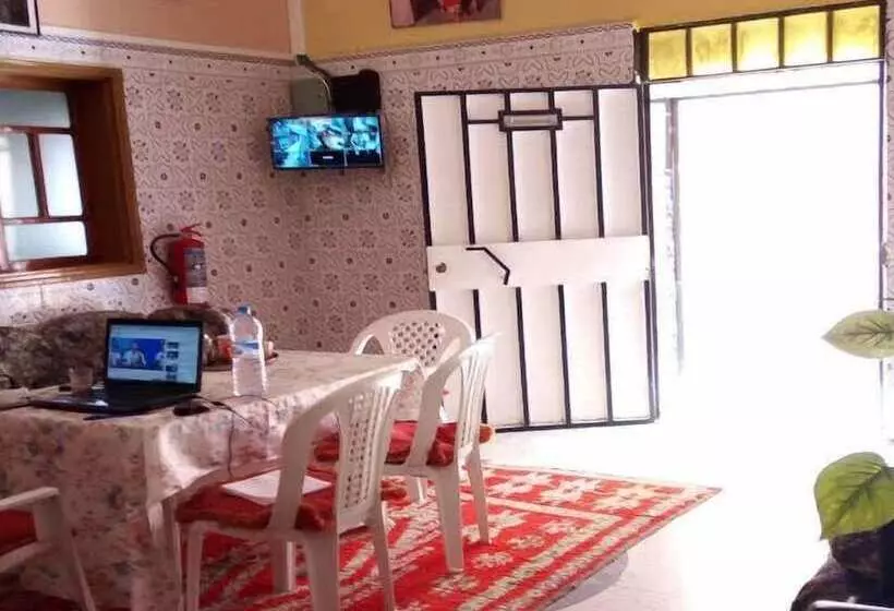 Nomad Surf House   Hostel