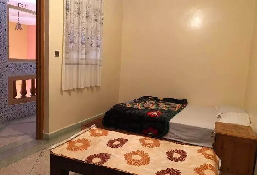 Nomad Surf House   Hostel