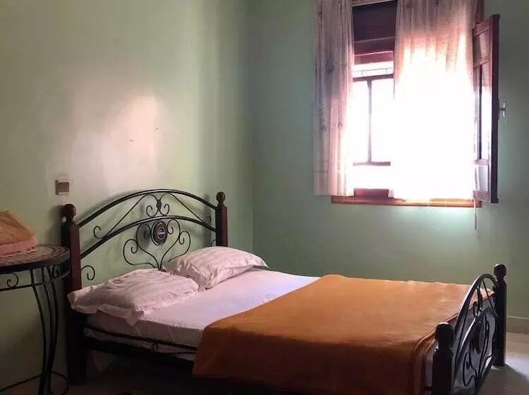 Nomad Surf House   Hostel