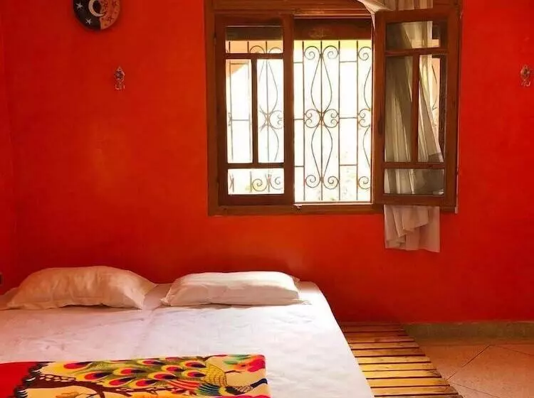 Nomad Surf House   Hostel