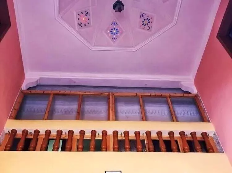 Nomad Surf House   Hostel