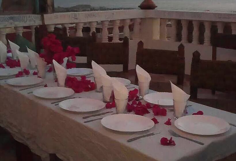 Nomad Surf House Hostel