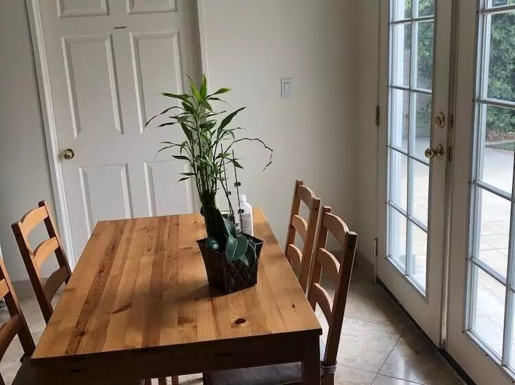 Majatalo Cute Housing Glendale California