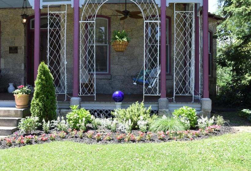 Gifford Risley House Bed And Breakfast