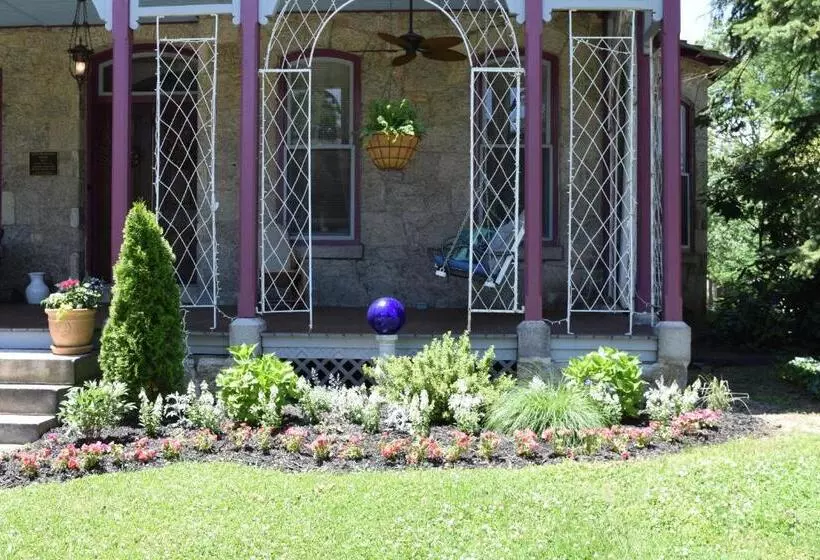 Gifford Risley House Bed And Breakfast