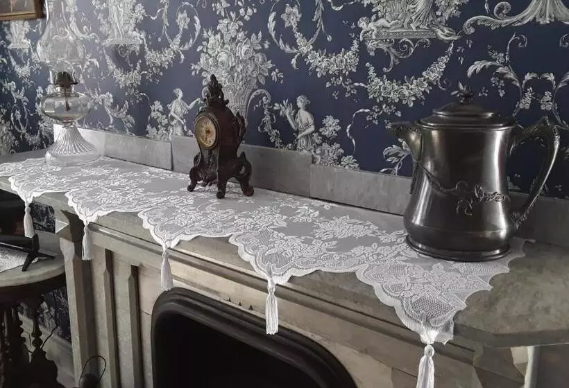 Gifford Risley House Bed And Breakfast