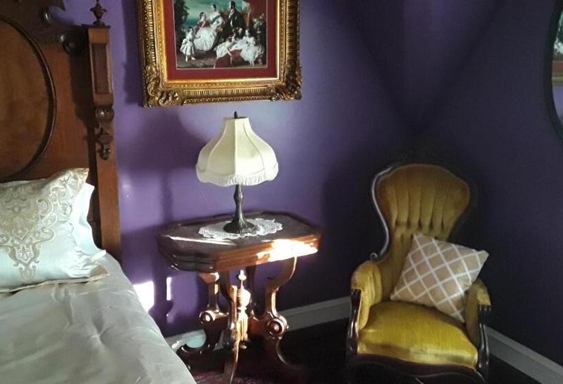 Gifford Risley House Bed And Breakfast