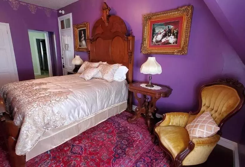 Gifford Risley House Bed And Breakfast