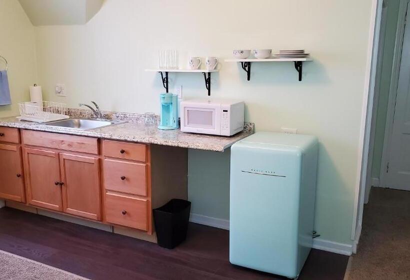 Gifford Risley House Bed And Breakfast