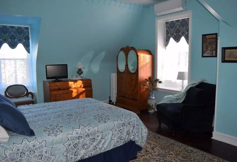 Gifford Risley House Bed And Breakfast