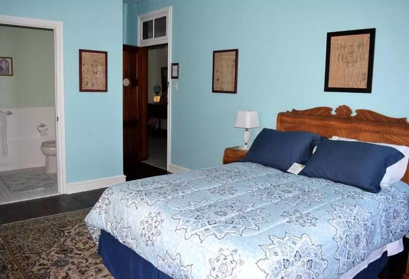 Gifford Risley House Bed And Breakfast