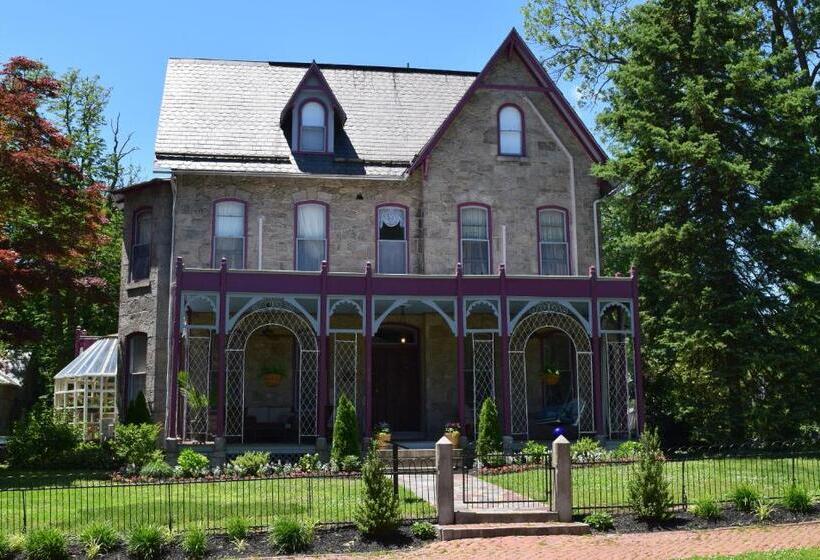 Gifford Risley House Bed And Breakfast