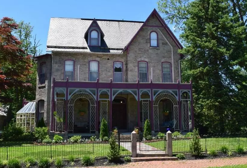 Gifford Risley House Bed And Breakfast
