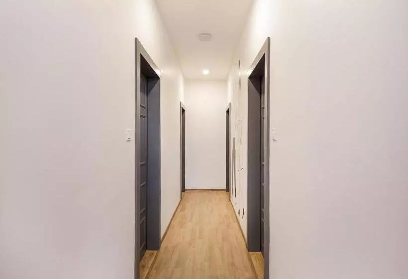 ホテル Townhouse Pipliyahana Square