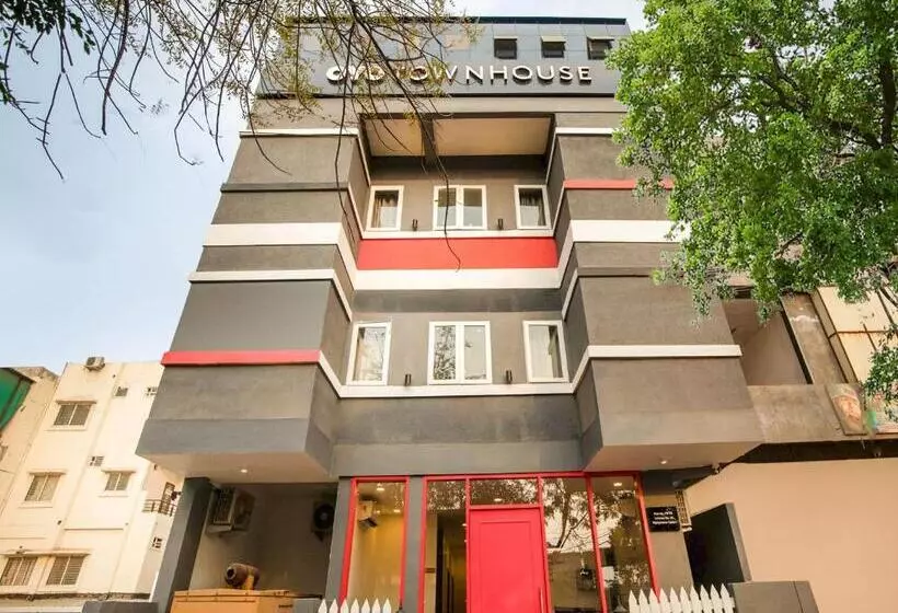ホテル Townhouse Pipliyahana Square