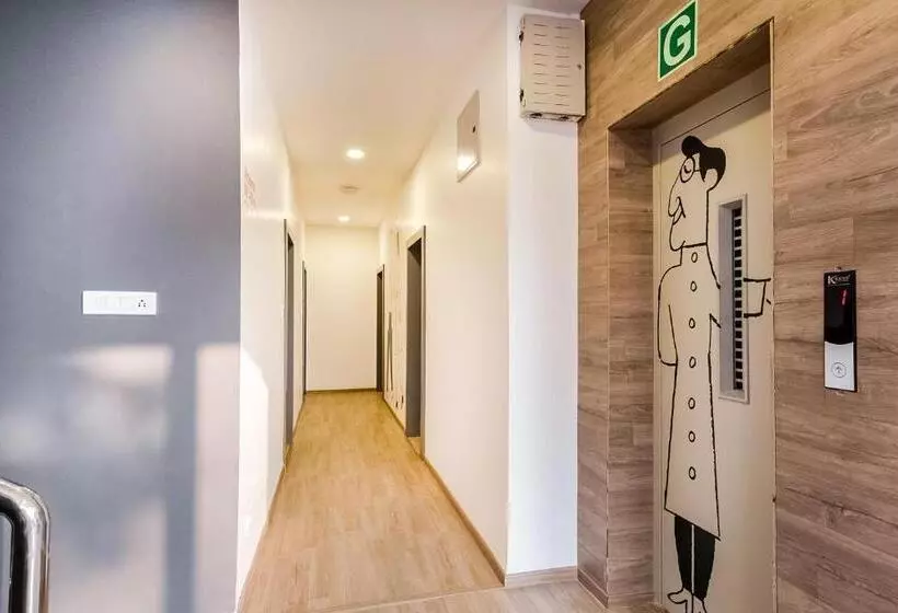 ホテル Townhouse Pipliyahana Square