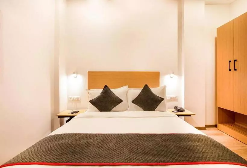 ホテル Townhouse Pipliyahana Square