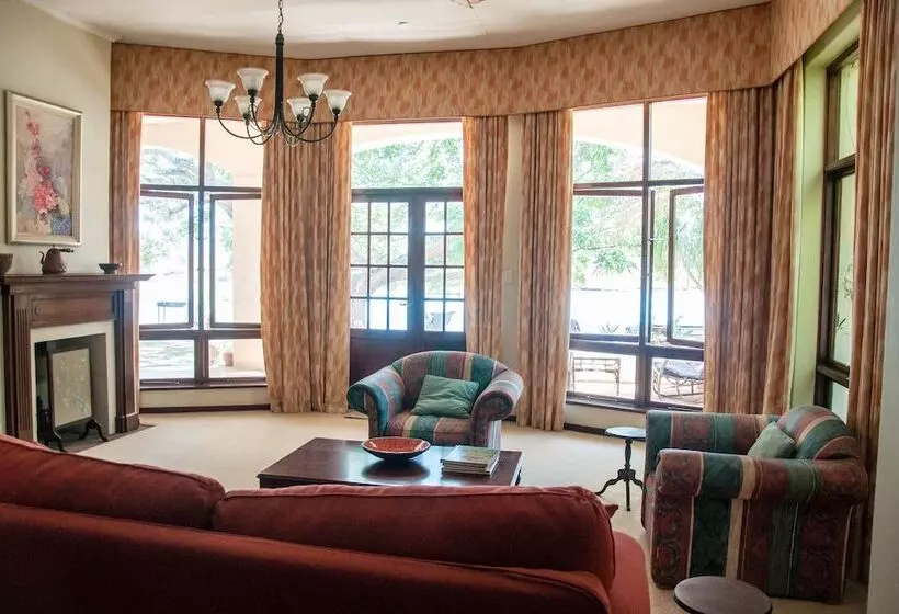 ユースホステル Riverfront Homestay