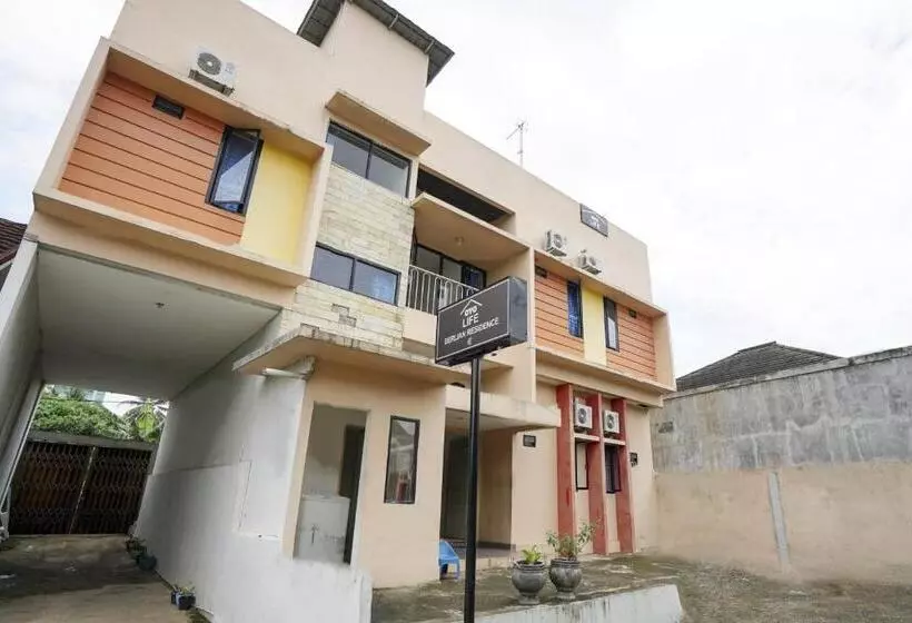 ホテル Oyo 2874 Berlian Residence