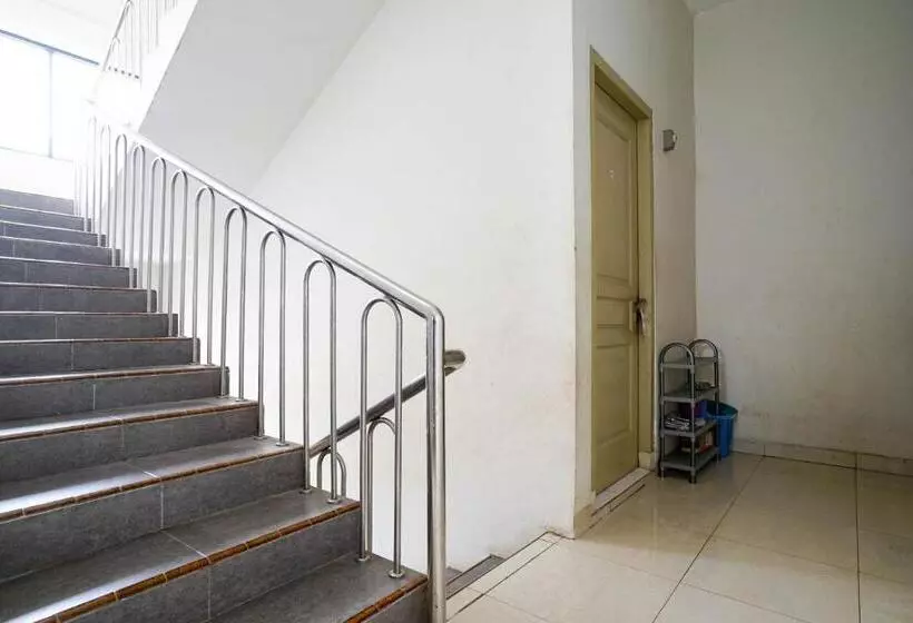 ホテル Oyo 2874 Berlian Residence