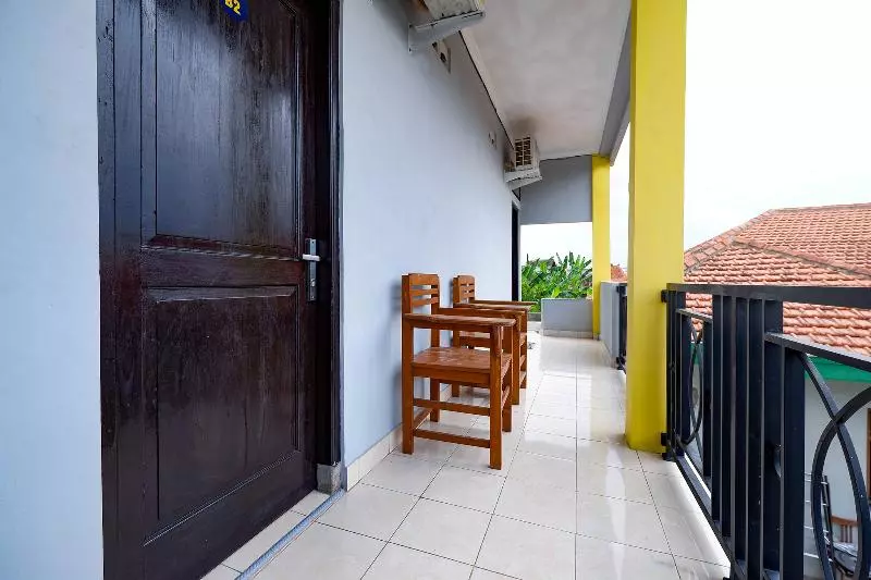 Hotelli Spot On 2821 Griya Kawula Syariah